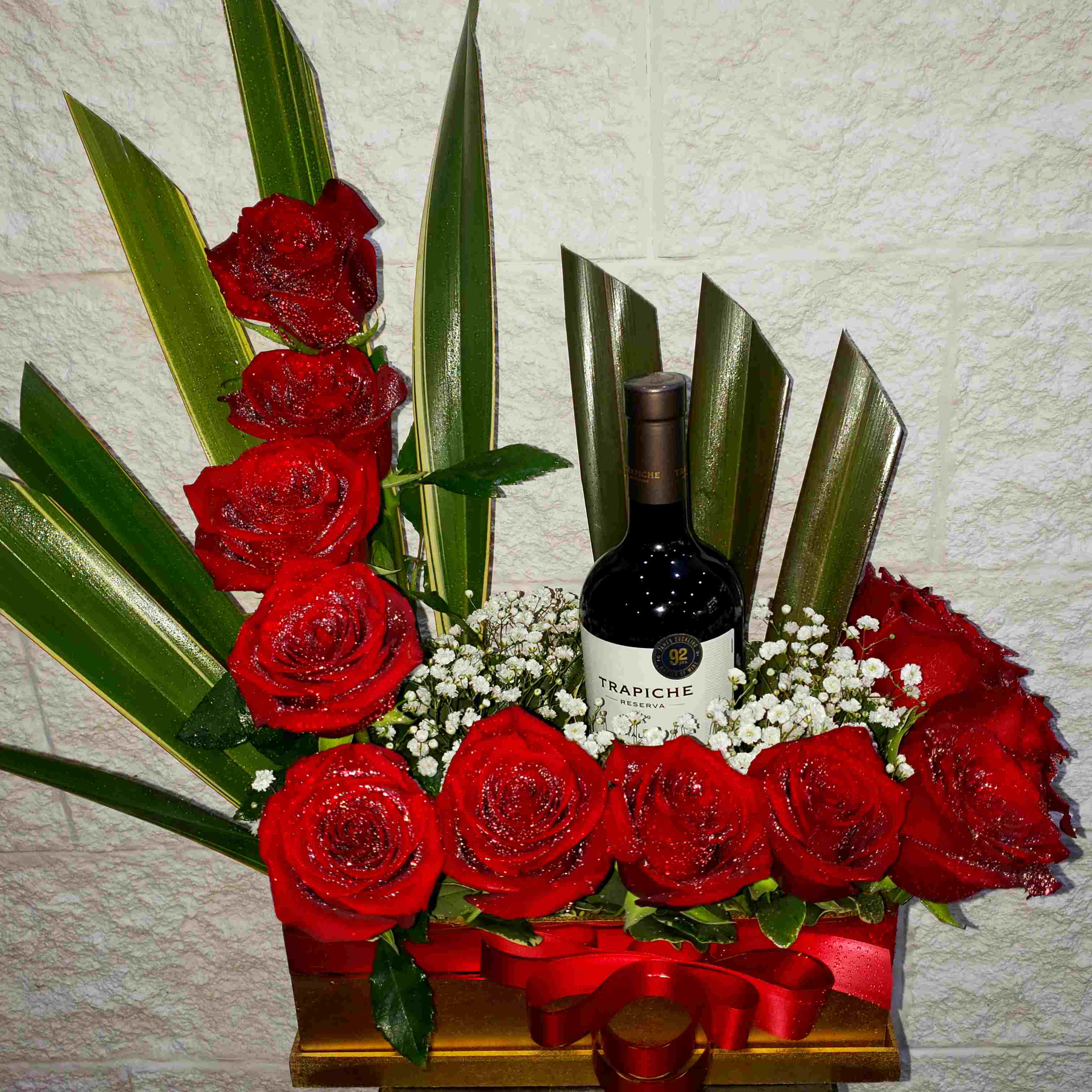 Envio y venta de flores ,rosas, plantas,arreglos florales ,regalos y desayunos a domicilio con delivery gratis en la Ciudad Autonoma de Buenos Aires y con costo de env�o en localidades del Gran Buenos Aires asi como delivery de flores y plantas a trav�s de florerias asociadas en todas las provincias de la Argentina, Buenos Aires, la Pampa, Tucuman, La Rioja, R�o Negro, Entre Rios, Corrientes, Misiones, Neuquen, Chubut, Tierra del Fuego, Santa Cruz, San Luis, Mendoza, Cordoba, Jujuy, Formosa, Santiago del Estero, Salta, Chaco, Catamarca ,San Juan, y ademas realizamos el delivery de flores ,coronas,palmas , plantas y regalos a todas las ciudades de Argentina, Mar del Plata, C�rdoba, Buenos Aires, con cargo en Santa Rosa, La Plata, Bella Vista, Neuquen, Pilar, Paran�, Posadas, Resistencia, Cipolleti y mas de 300 ciudades y localidades en todo el territorio de nuestro pa�s, asi como tambien tenemos la posibilidad de enviar flores a casi todo el mundo en cuestion de horas